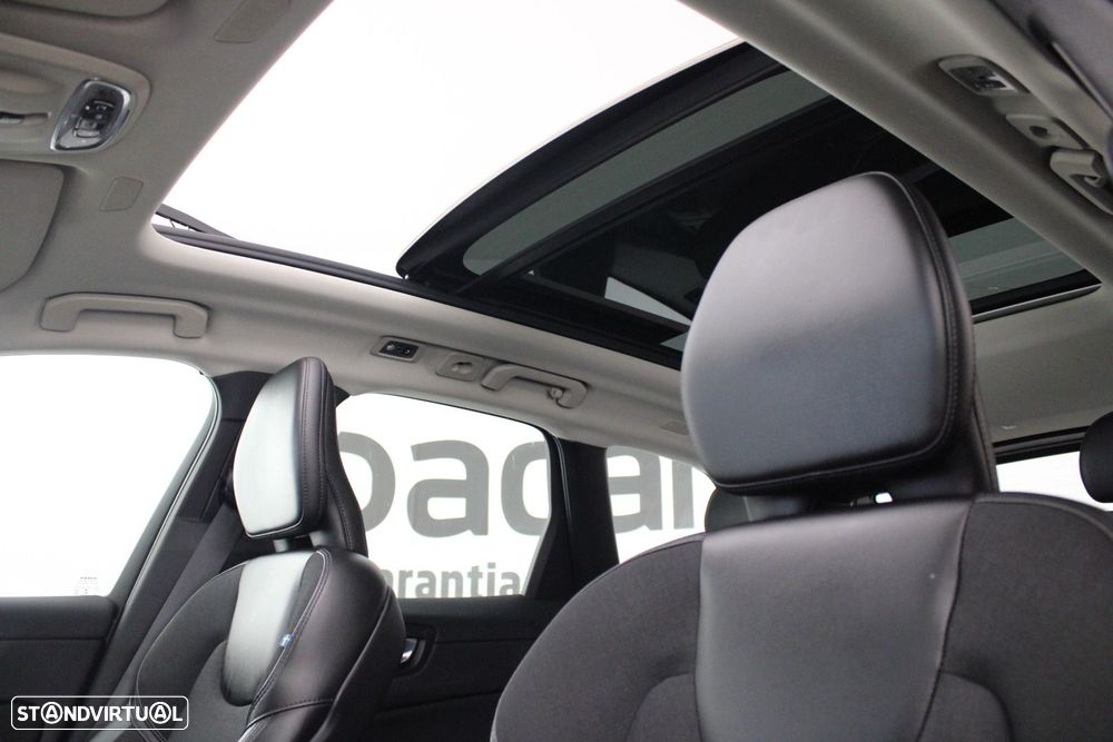 Volvo XC 60 2.0 T8 PHEV Momentum AWD — fotografia 30