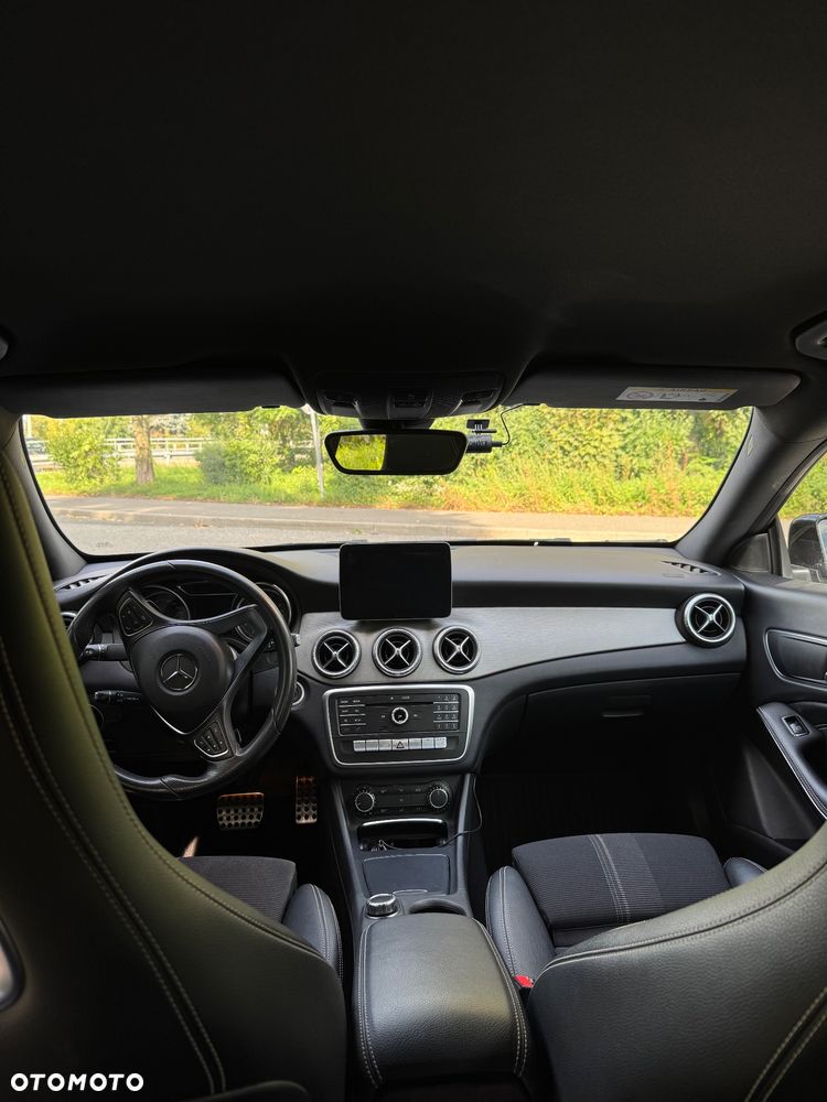 Mercedes-Benz CLA - 11
