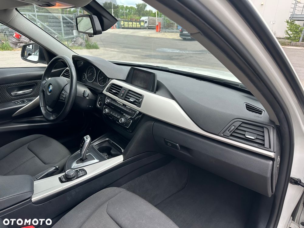 BMW Seria 3 318i GPF Advantage - 23