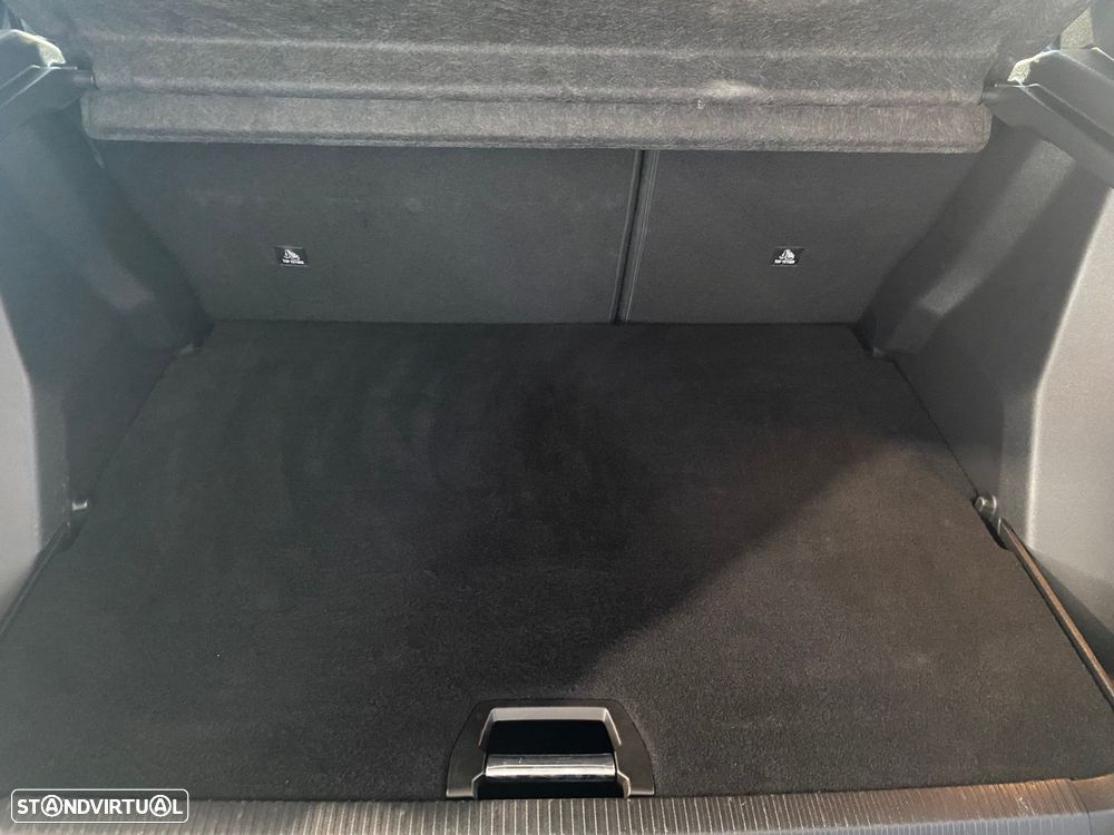 Peugeot 2008 1.2 PureTech Allure EAT8 - 21