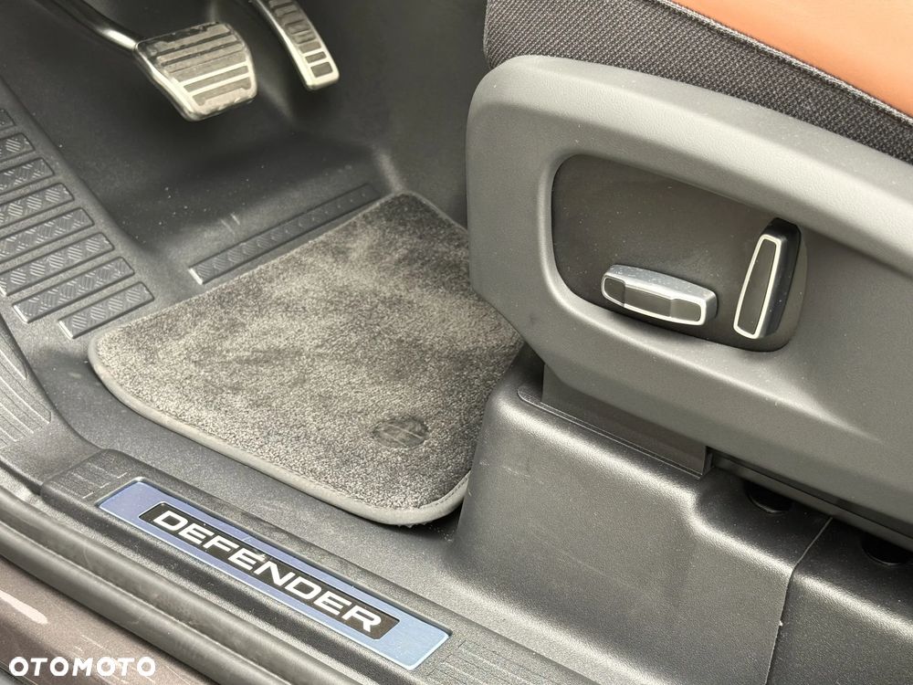 Land Rover Defender 110 P635 OCTA - 16