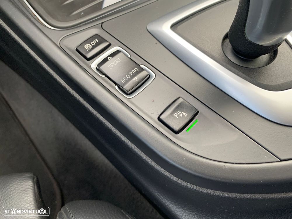 BMW 320 d Auto Pack M - 32
