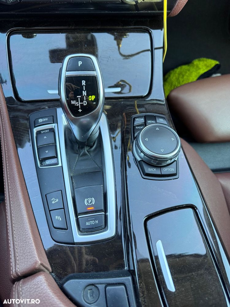 BMW Seria 5 525d xDrive - 13