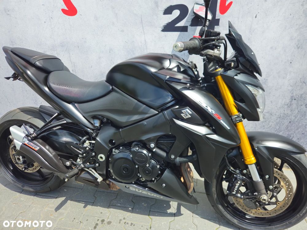 Suzuki GSX - 23
