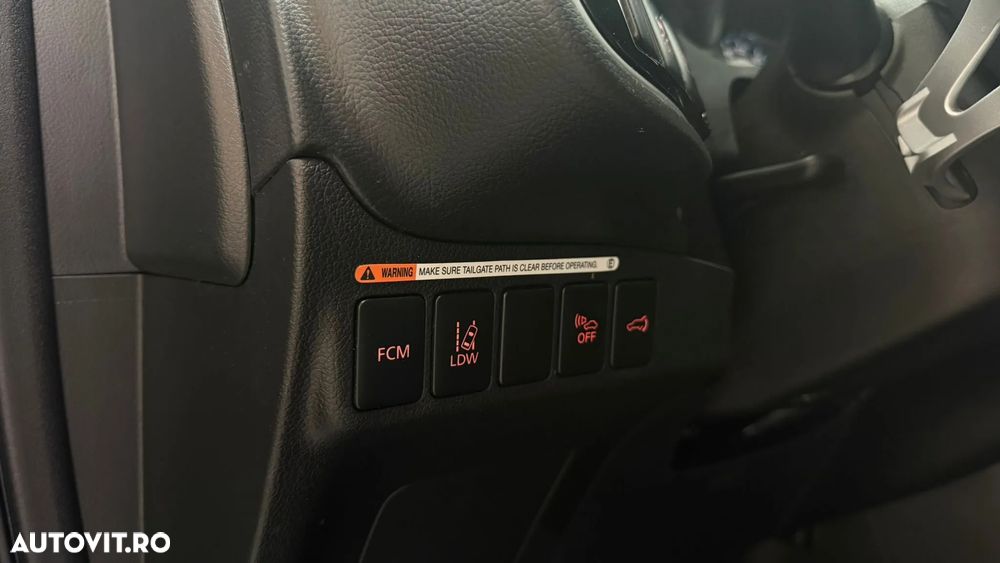 Mitsubishi Outlander 2.0 4WD Plug-In Hybrid - 24