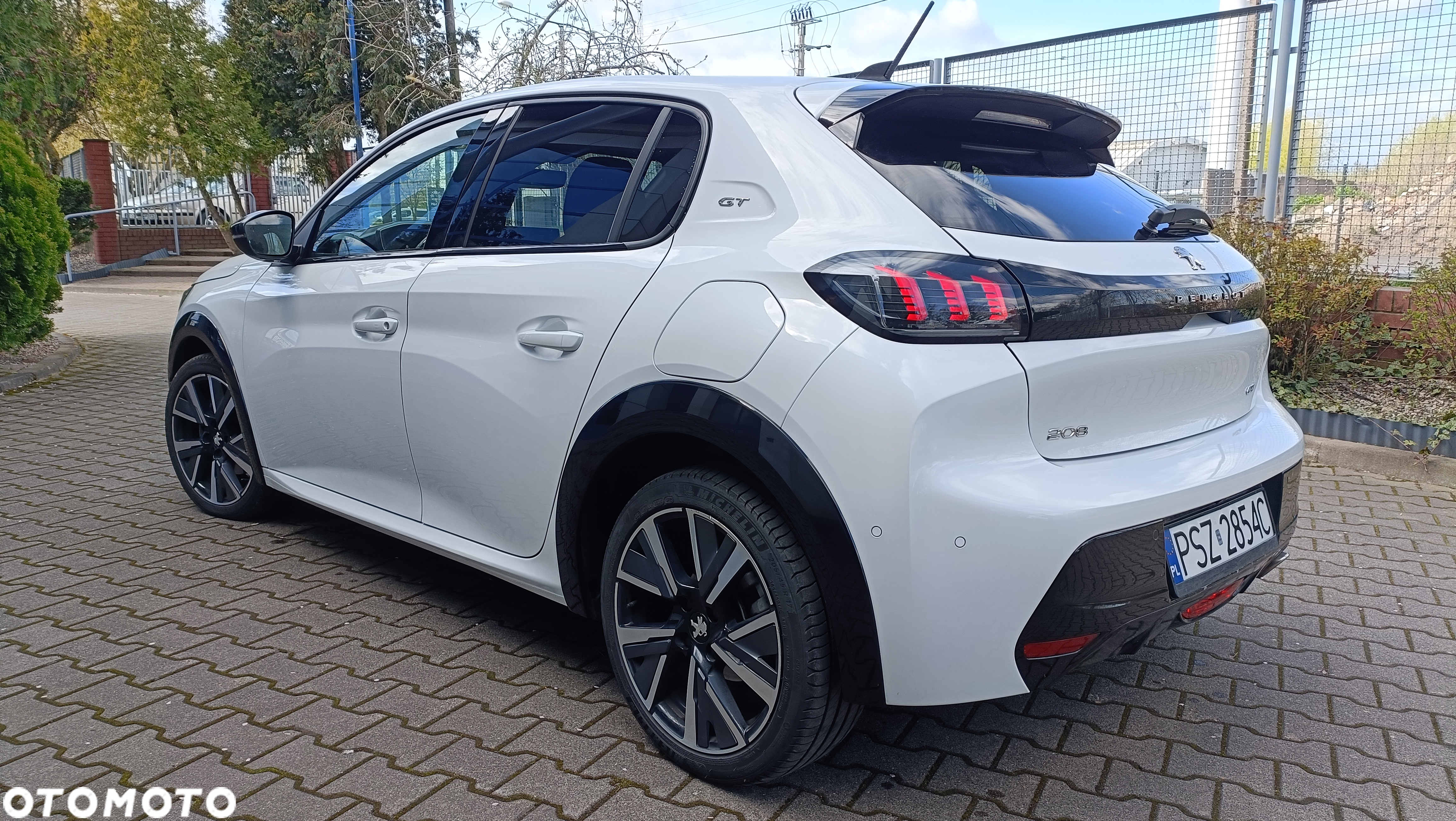Peugeot 208 1.5 BlueHDi GT S&S - 4