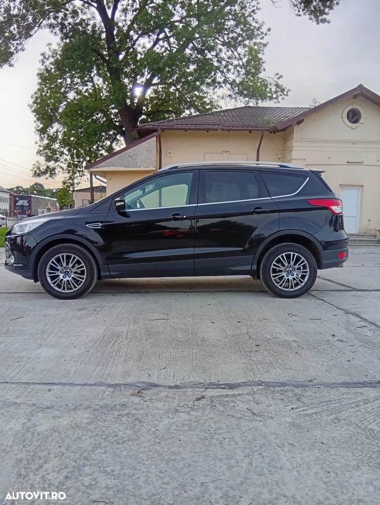 Ford Kuga 1.6 EcoBoost 2x4 Titanium - 3