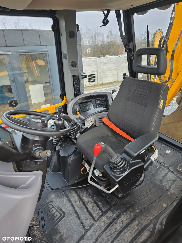 JCB - 3