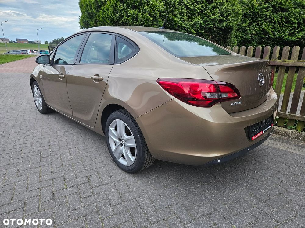 Opel Astra 1.6 Edition 111 Jahre - 3