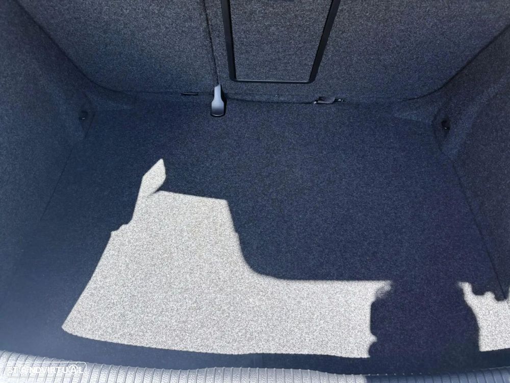 VW Golf 2.0 TDi Highline DSG - 26