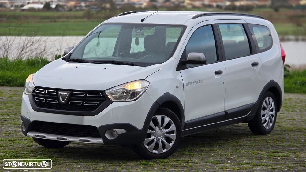Dacia Lodgy 1.5 dCi Stepway 7L - 1