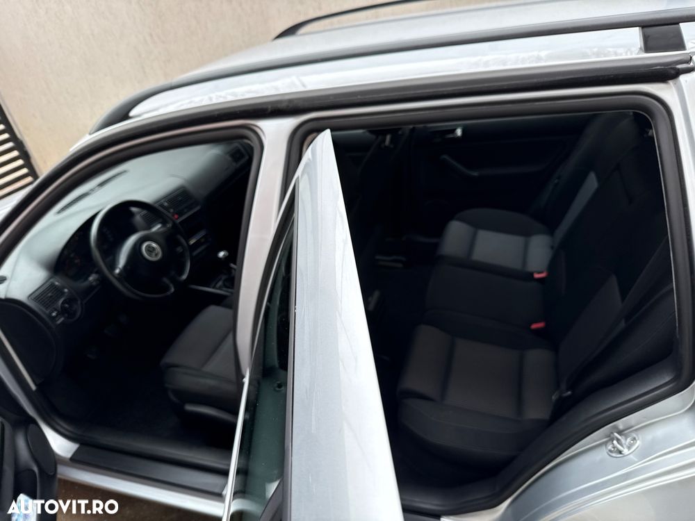 Volkswagen Golf 1.6 Comfortline - 33