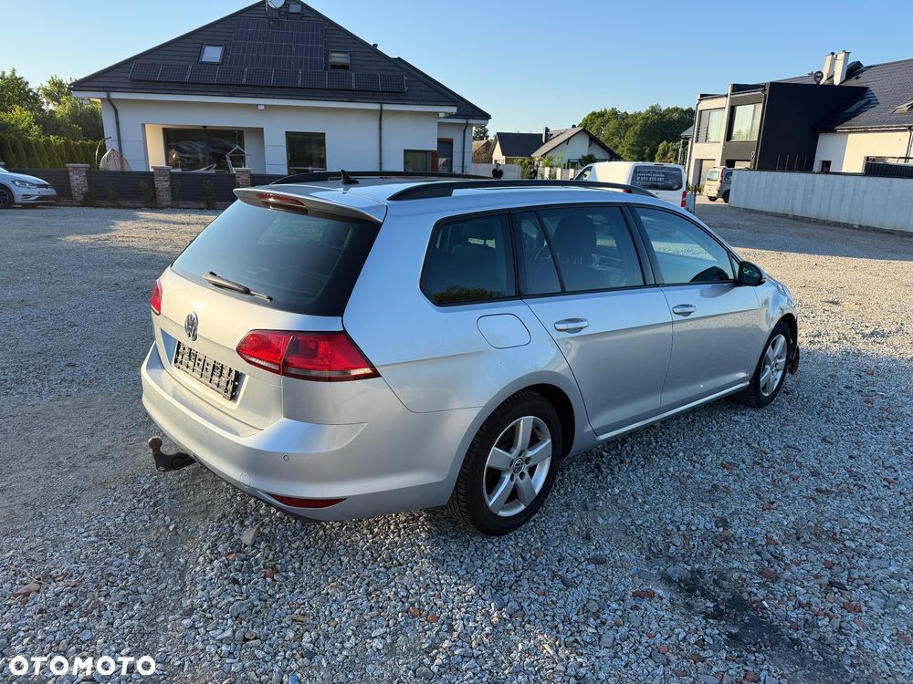 Volkswagen Golf - 1