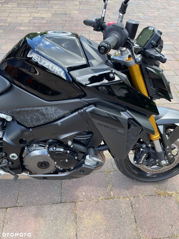 Suzuki GSX 1000 - 8