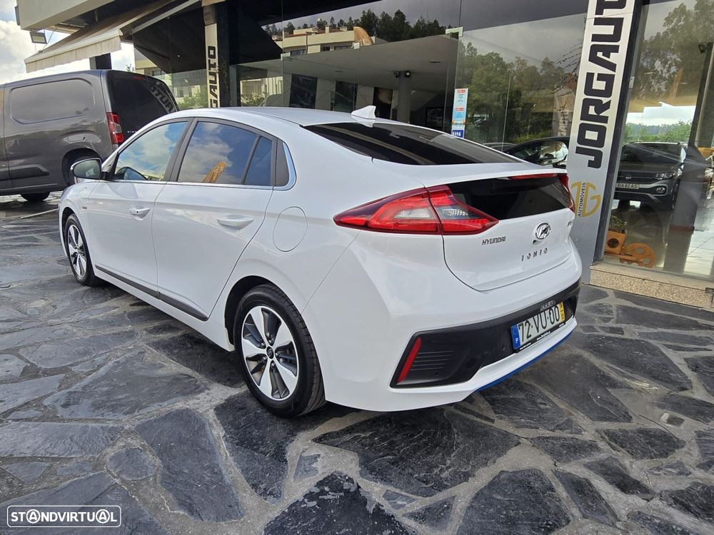 Hyundai Ioniq - 4