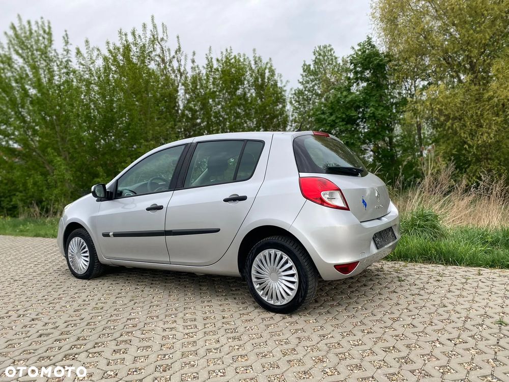 Renault Clio - 10