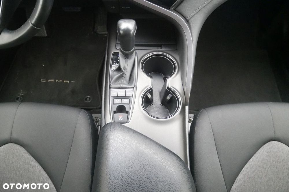 Toyota Camry 2.5 Hybrid Comfort CVT - 11