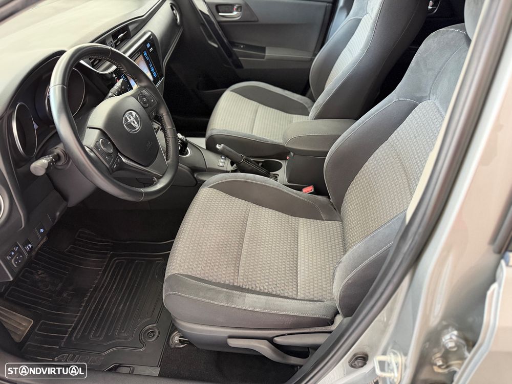 Toyota Auris 1.8 HSD Comfort - 11