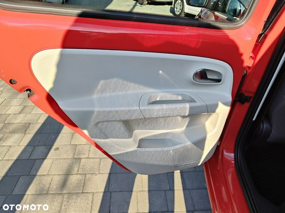 Volkswagen up! 1.0 Beats - 26