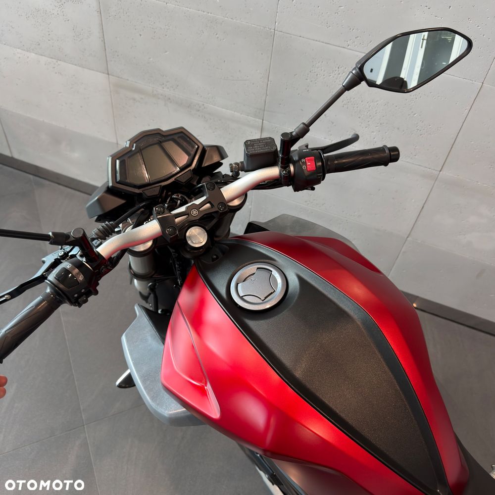 Yamaha MT - 12