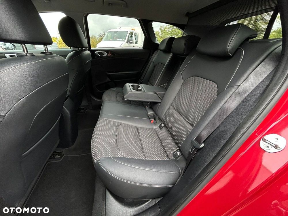 Kia Ceed 1.4 T-GDI L Business Line - 17