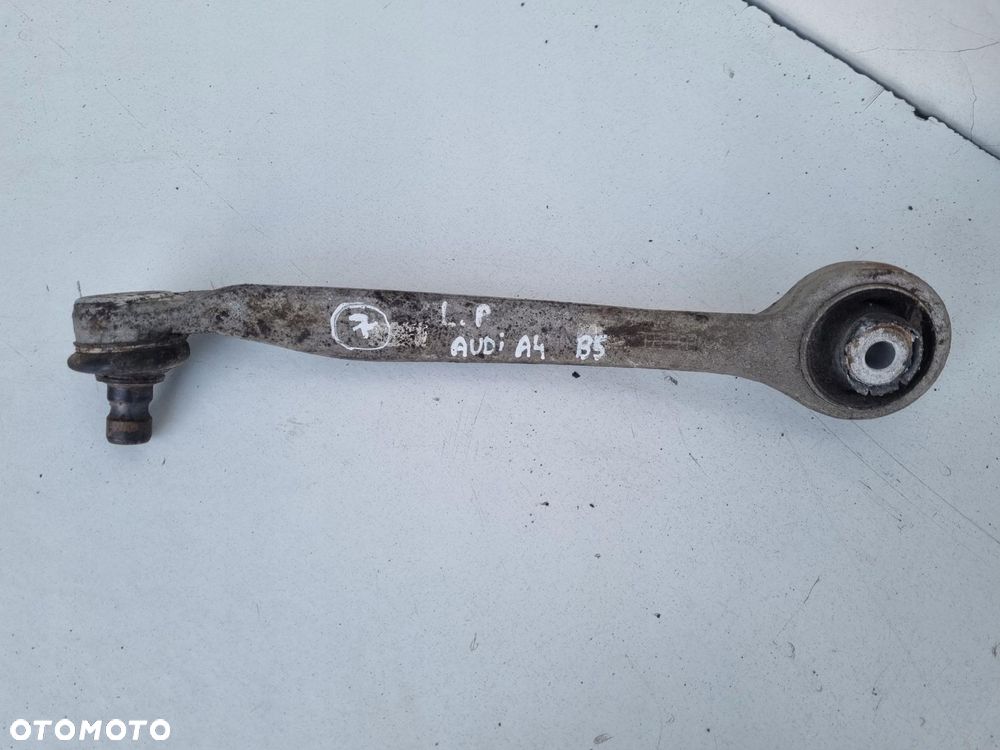 Audi A4 B5 Passat B5 PRZEDNI LEWY GÓRNY WAHACZ przód - 1