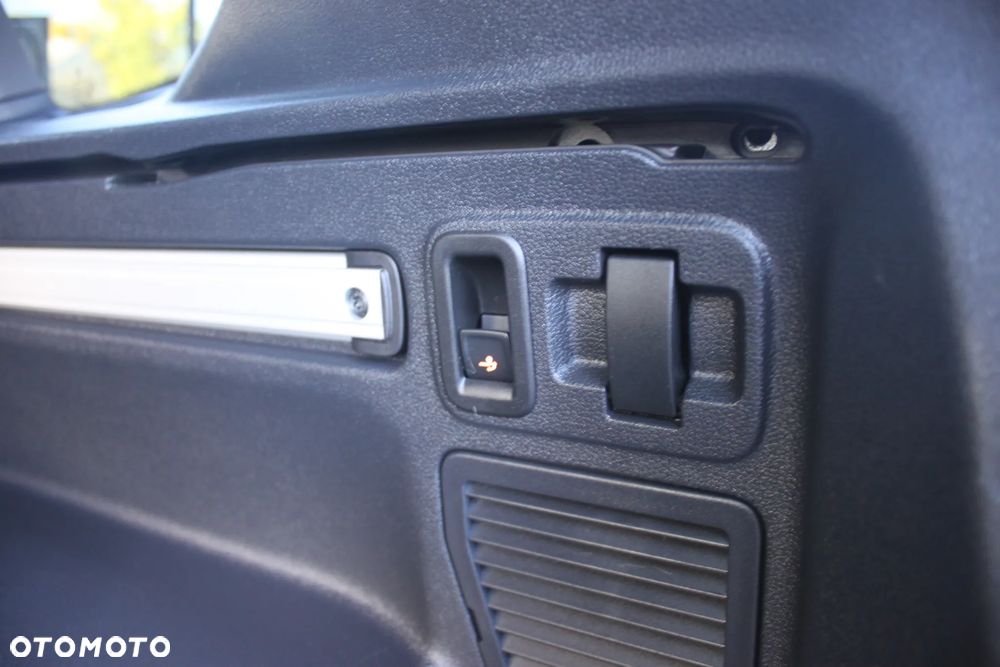 Volkswagen Touran - 25