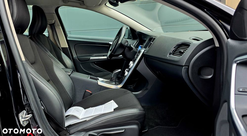 Volvo V60 D4 Drive-E Momentum - 4