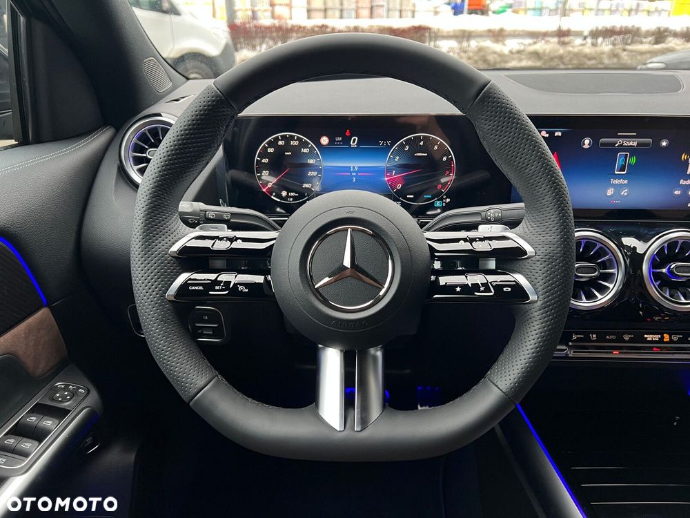 Mercedes-Benz GLA - 13