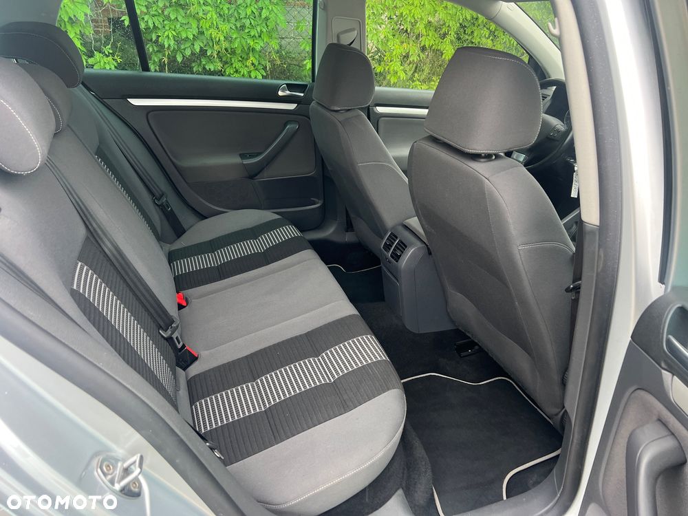 Volkswagen Golf - 11