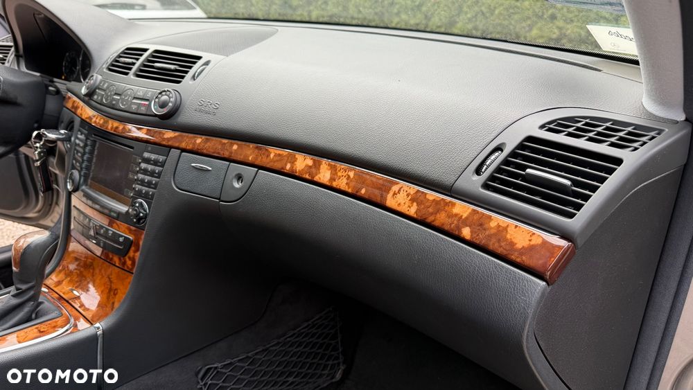 Mercedes-Benz Klasa E 350 7G-TRONIC Classic - 17