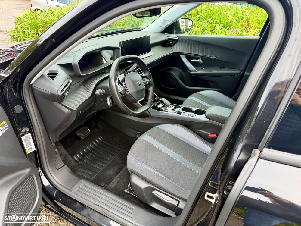 Peugeot e-2008 Allure - 8