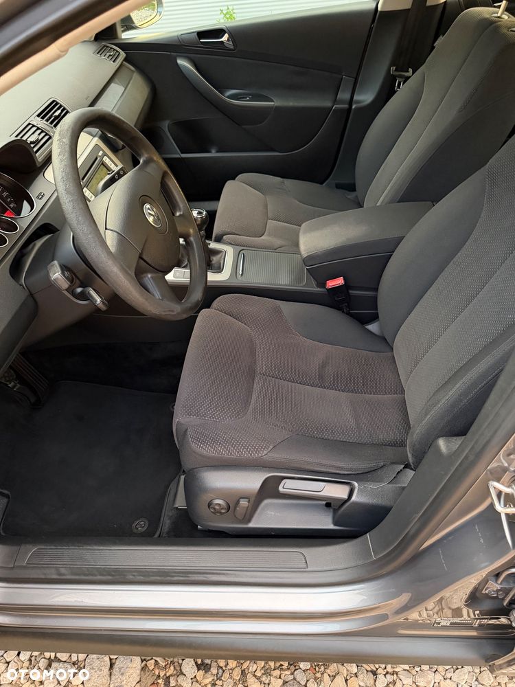 Volkswagen Passat 1.6 FSI Comfortline - 10