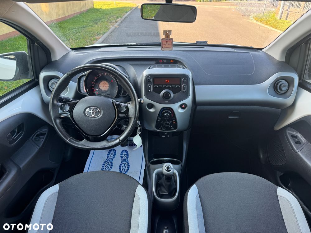 Toyota Aygo x-play touch - 9