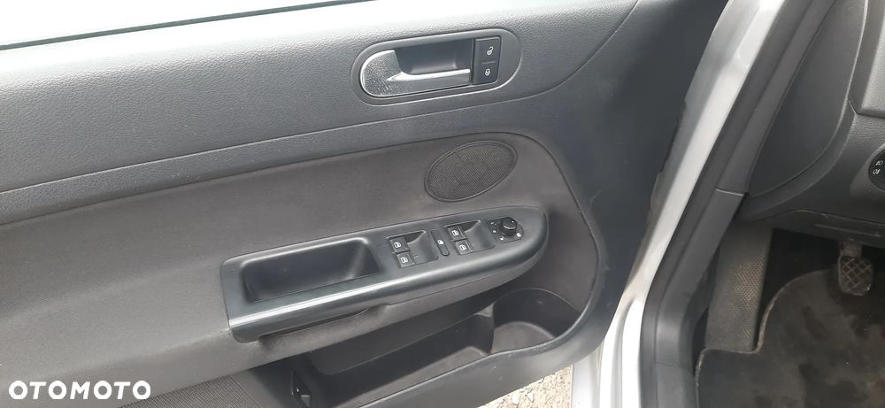 Volkswagen Golf 2.0 TDI DPF Comfortline - 15
