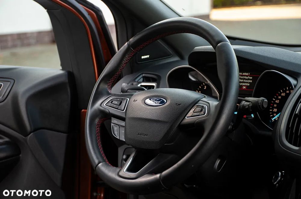 Ford Kuga 1.5 EcoBoost 2x4 ST-Line - 31