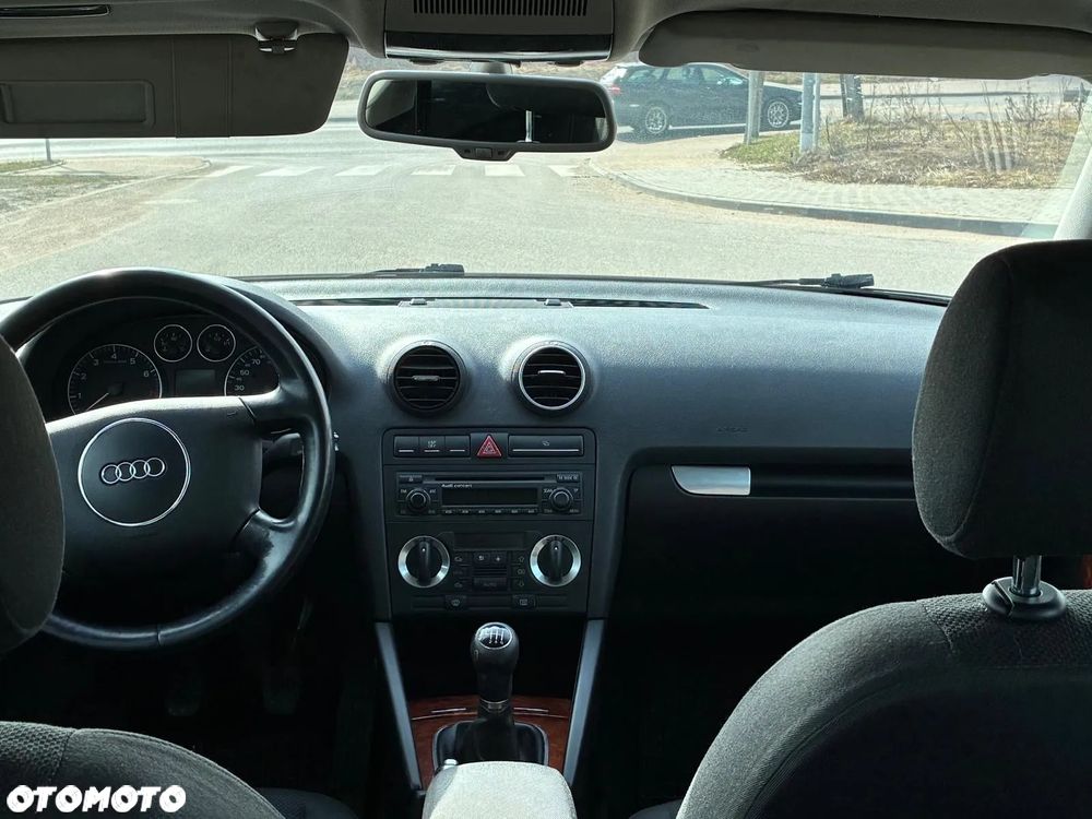 Audi A3 3-drzwiowe 2.0 FSI Ambition - 3