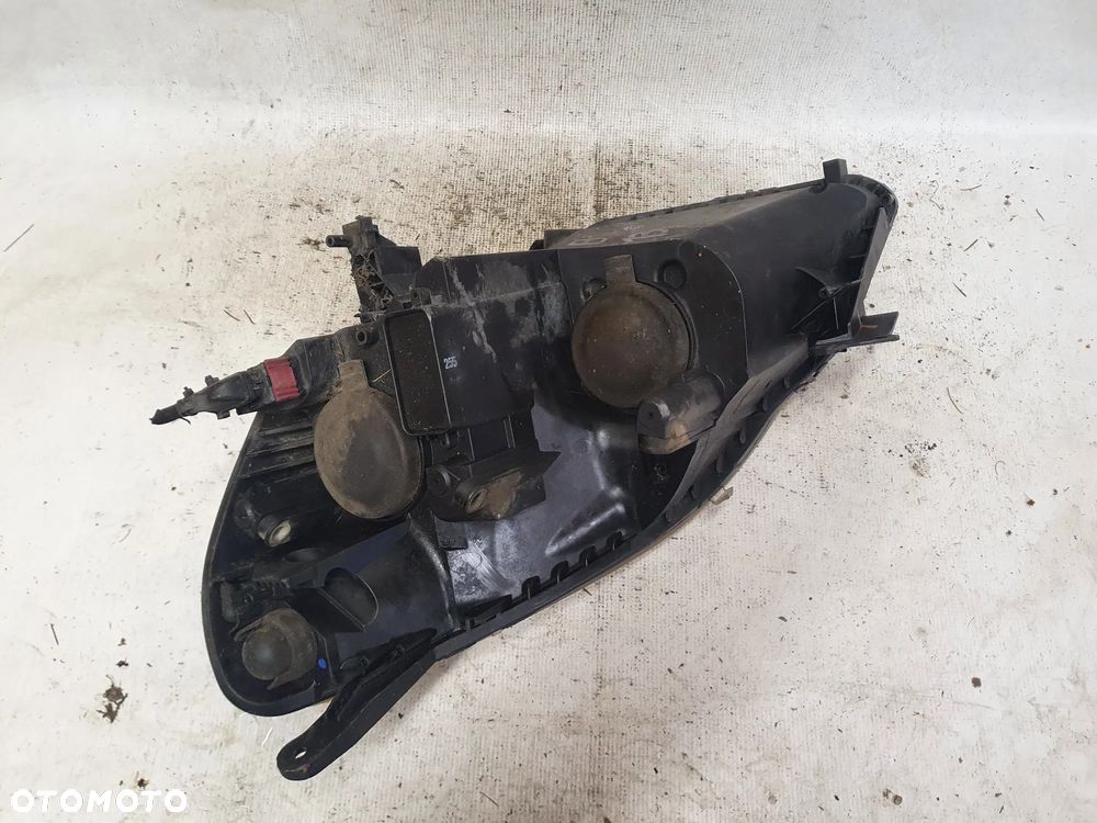 .  PRZOD PRZEDNIA LAMPA PRAWA OPEL ZAFIRA B - 5