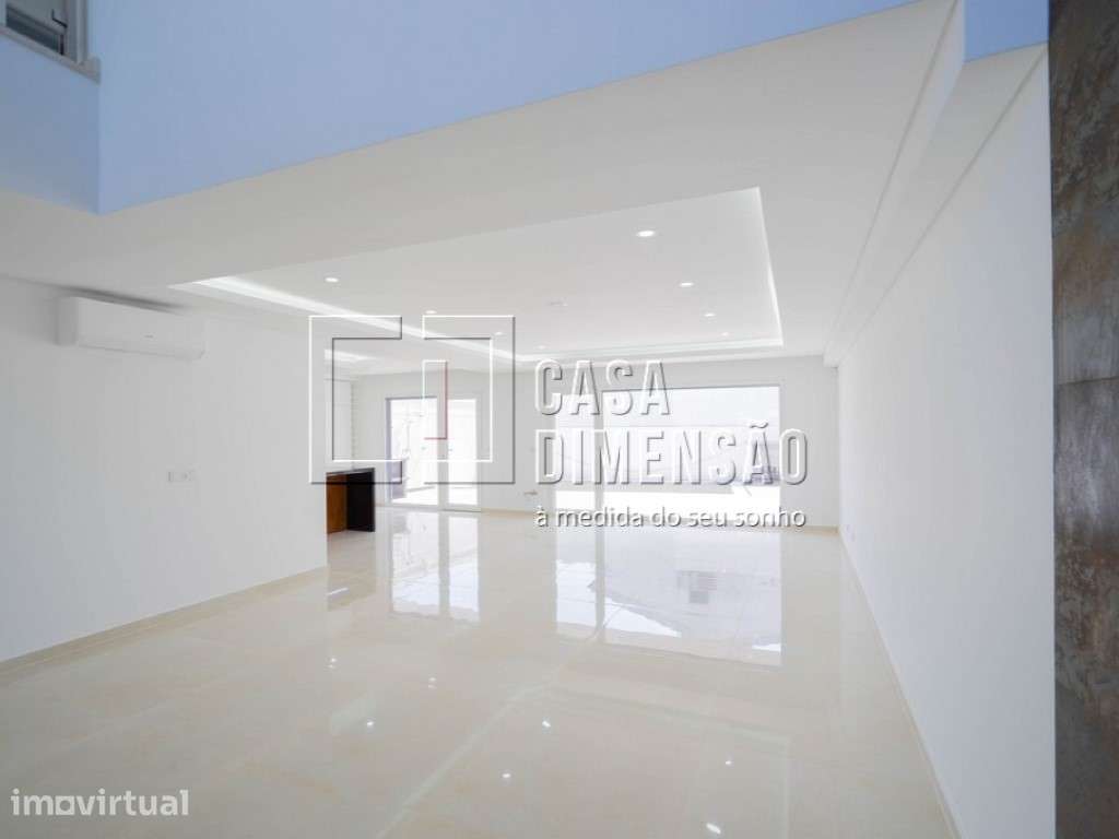 Moradia de Arquitectura Moderna de tipologia T4 na zona da Marisol/... - Grande imagem: 5/60