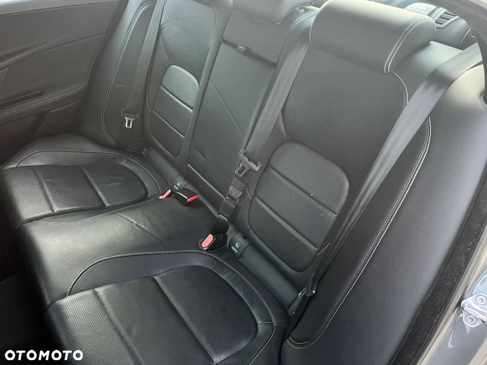 Jaguar XE 2.0 D AWD R-Sport - 17