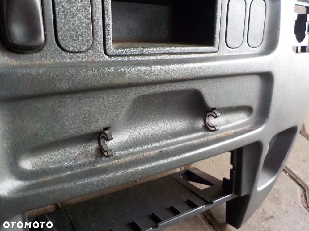 VW SPRINTER CDI 00- KRATKA RAMKA KONSOLA DESKA ROZDZIELCZA - 2