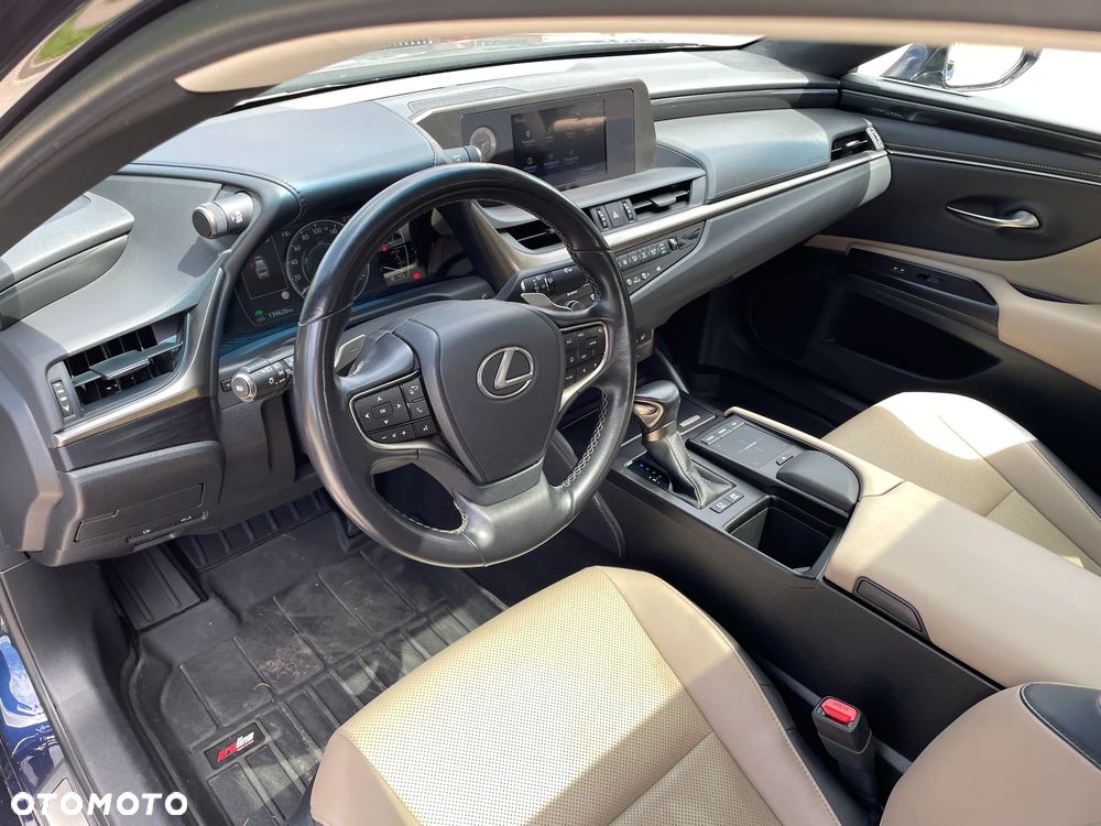 Lexus ES 300h Business Edition - 26