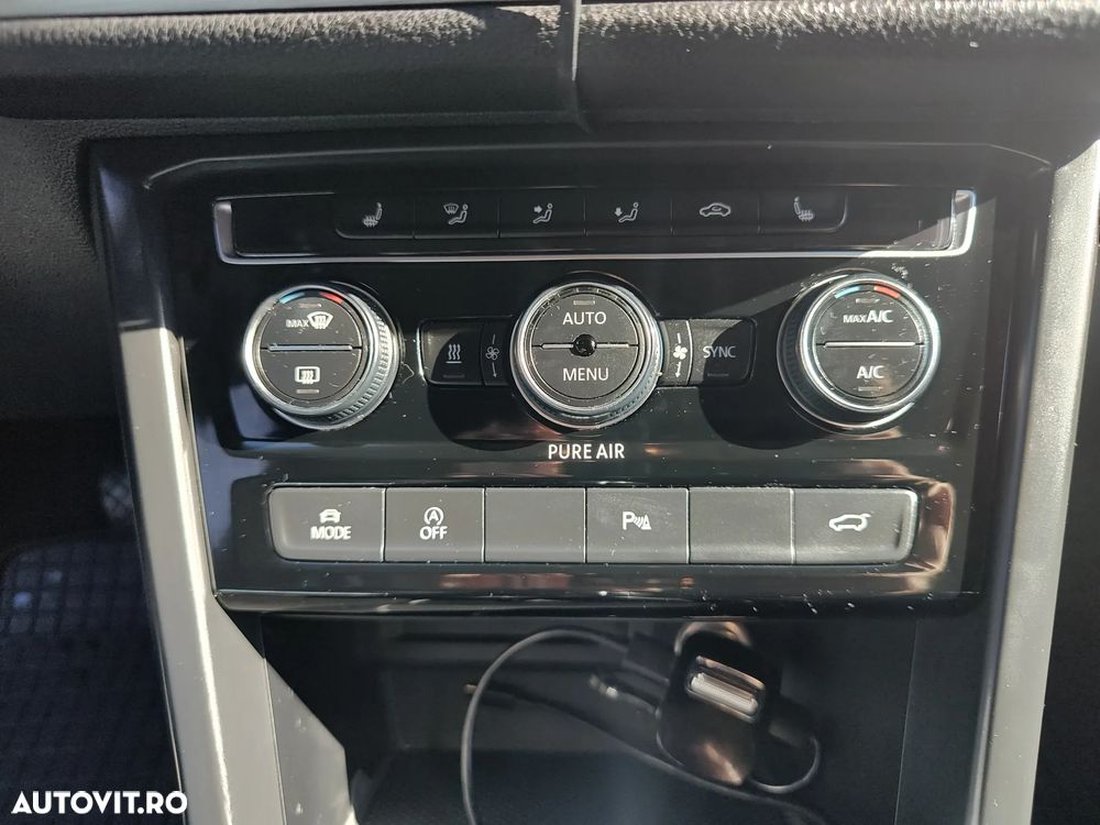 Volkswagen Touran - 12