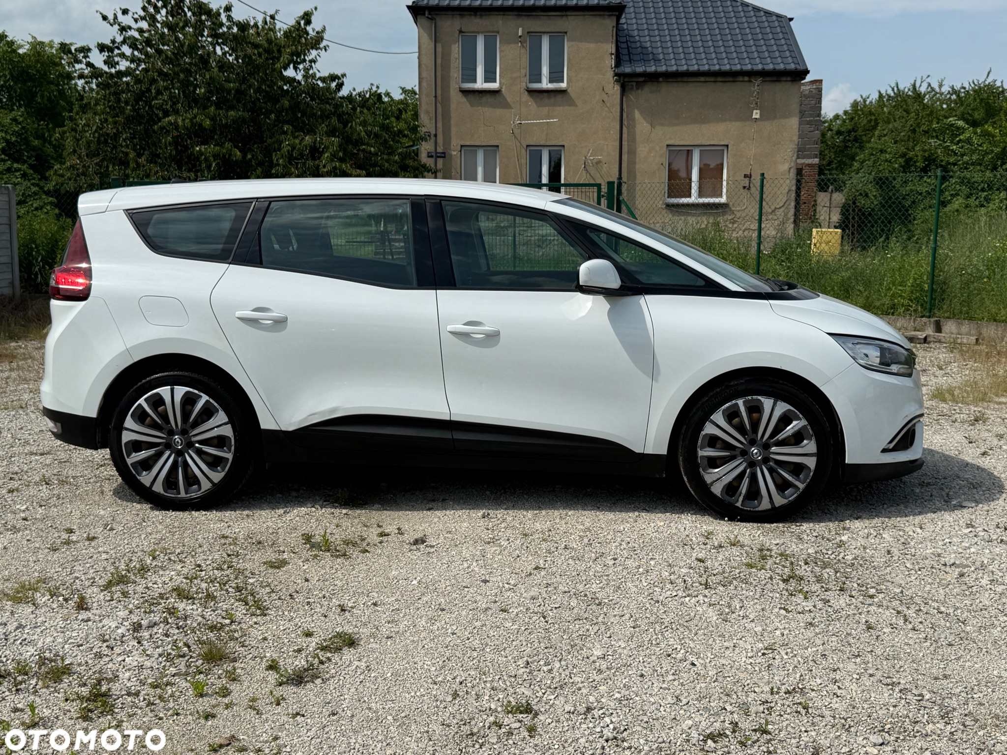 Renault Grand Scenic BLUE dCi 120 BLACK EDITION - 9