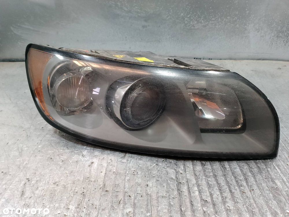LAMPA PRZÓD PRAWA VOLVO V50  30698890 RH       0301198274 - 7