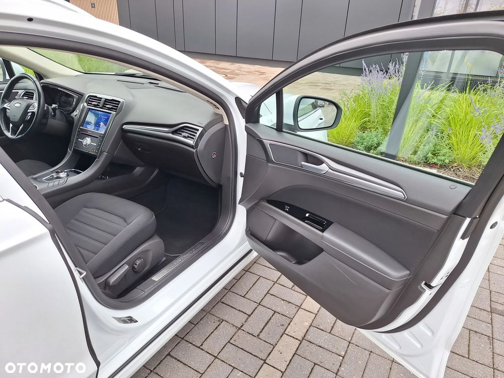 Ford Mondeo 2.0 EcoBlue Titanium - 24