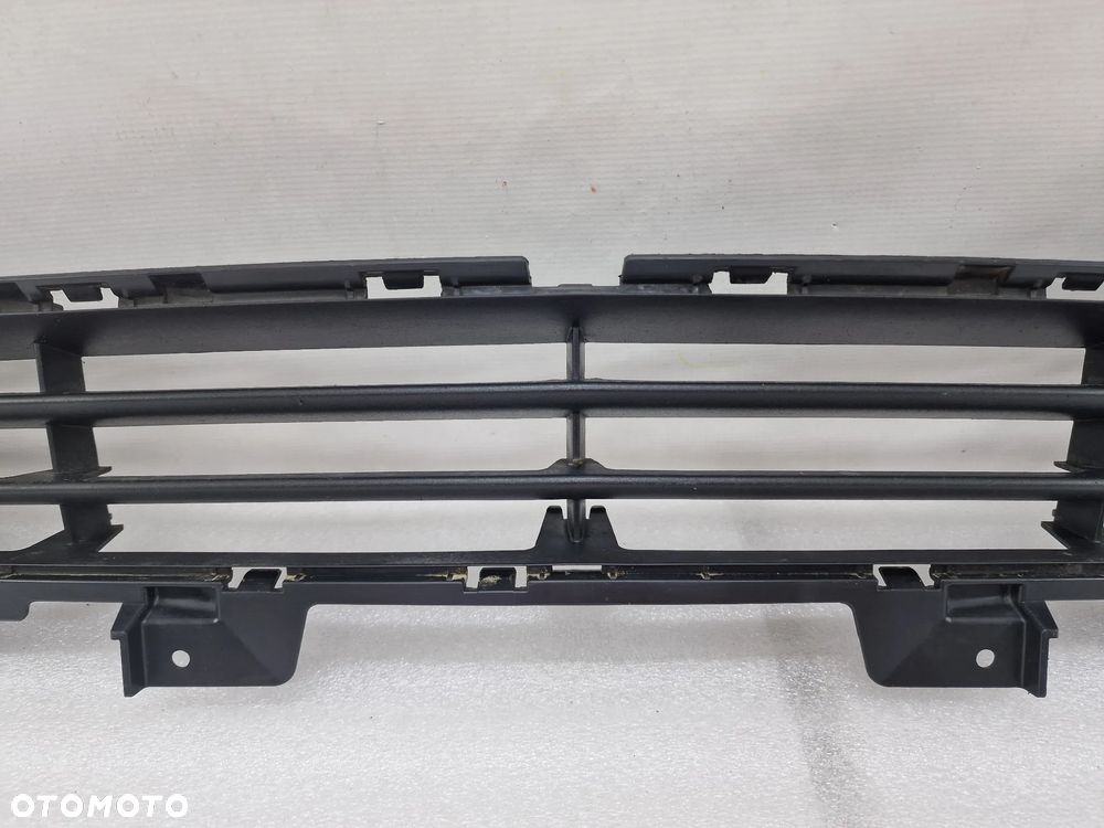 OPEL ZAFIRA C LIFT 16- KRATKA ŚRODKOWA ZDERZAKA PRZEDNIEGO , NR 39079784 / 341601492 , NR AUKCJI NK604 - 4