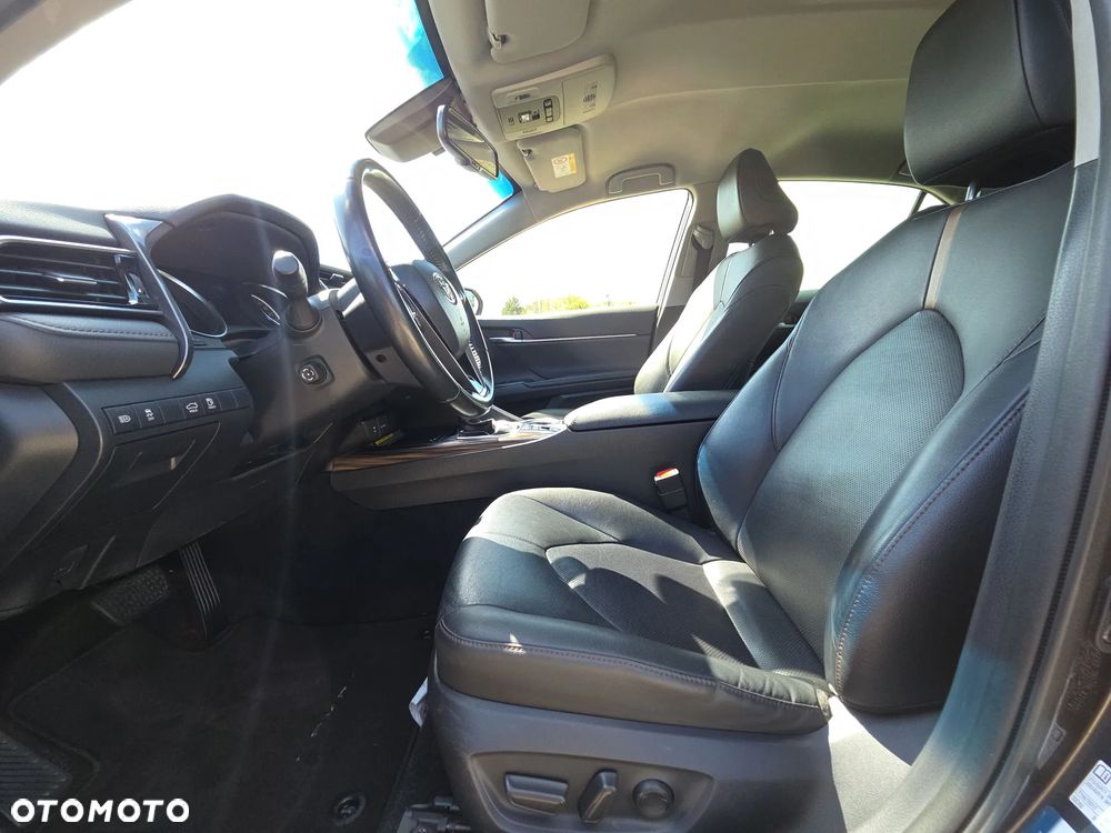 Toyota Camry 2.5 Hybrid Executive CVT - 12
