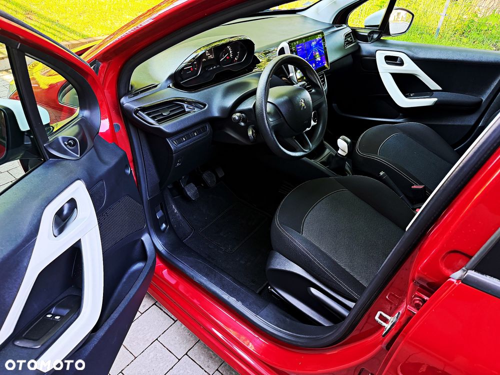 Peugeot 208 PureTech 82 Urban Move - 27
