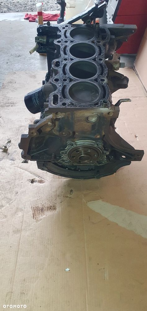 Silnik blok silnika słupek dół Toyota Yaris 1.0 VVTI 1SZ - 4